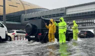 Uni Emirat Arab Terkena Banjir Besar: Dampak Buruk dan Respons Pemerintah Terhadap Kejadian Meteorologi Langka
